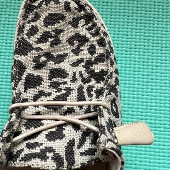 Hey Dude size 5 - Picture 6 of 13